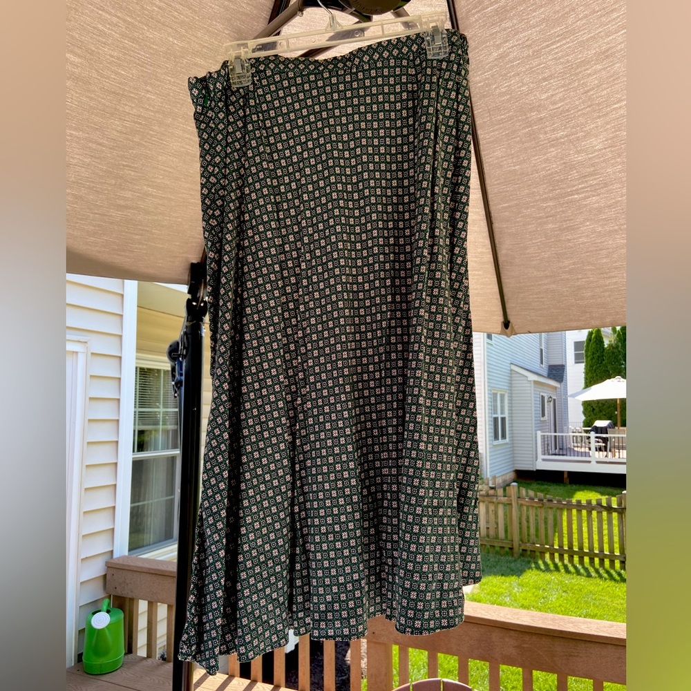 J. Jill Skirt, Size Medium (size 12)small print, 28” length